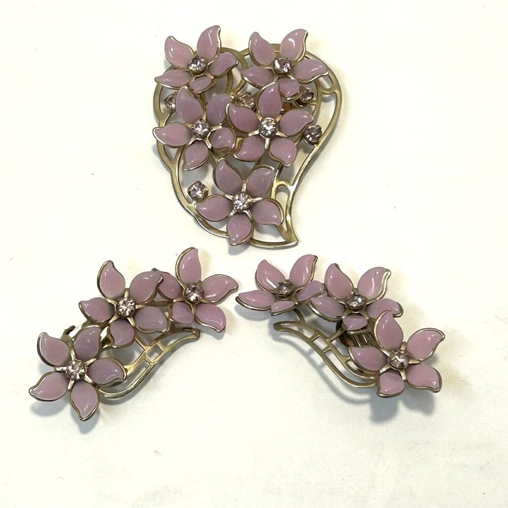 Vintage 1960's "Bookchain" Lavendar Floral Brooch Earrings Set‎